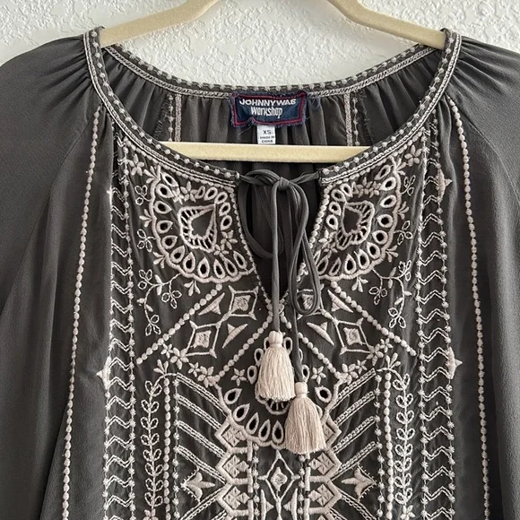 Johnny Was Gray Embroidered Tunic - Picture 5 of 8